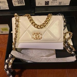 Chanel 19 wallet on the chain brand new 100% authentic